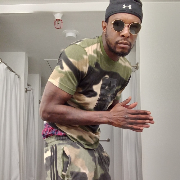 Style, Arrangement, Vanity, and Experience - Picture 2 of 5